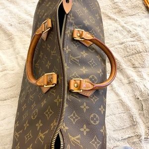 Louis Vuitton Speedy 40 with organizer insert and twilly’s